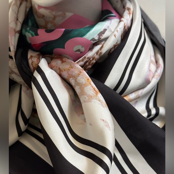 New-MAJE
Erose Large Silk Scarf In Multicolor - Picture 6 of 16